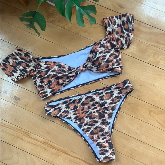 Bikini - Picture 1 of 1